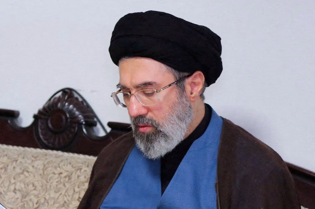 Mojtaba Jameneí asume el liderazgo en Irán: un futuro incierto y sin esperanzas de cambio.