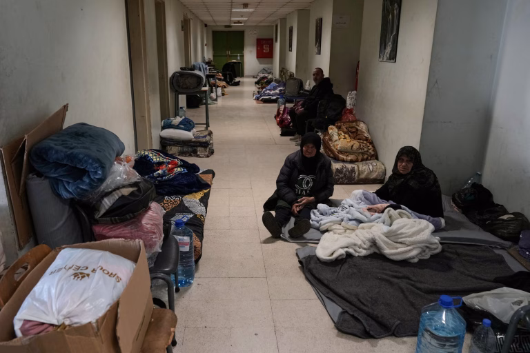 Crisis humanitaria en Líbano: Cientos de miles de personas desplazadas por la violencia, buscando un futuro incierto