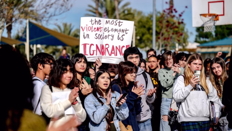 Preocupación Global: Retórica Extremista Echa Raíces en Universidades, ¿Un Reflejo de Desafíos Sociales?