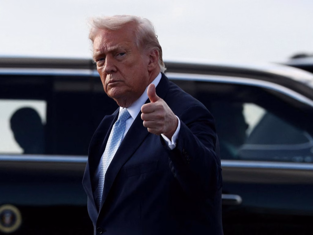 Trump anuncia conversaciones “productivas” con Irán y pospone cinco días los pos