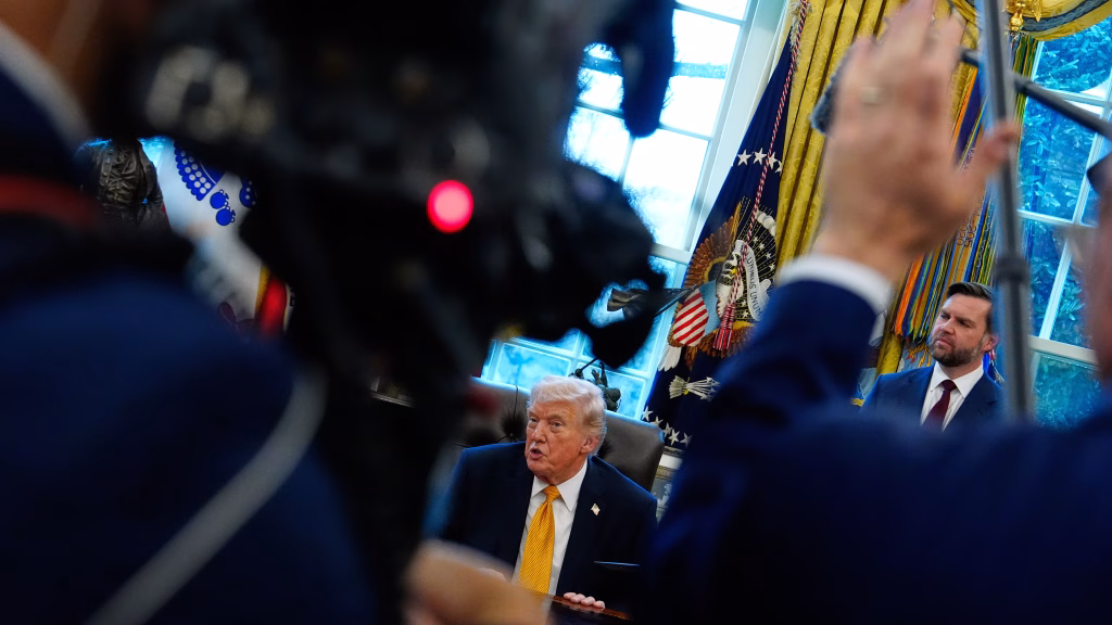 Tensión Global: Trump Retrasa Ultimátum a Irán, Pero Mantiene Fuerte Despliegue Militar en Oriente Medio
