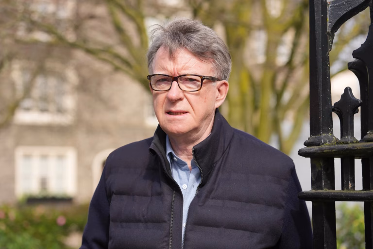 Escándalo en Reino Unido: Documentos revelan que Keir Starmer conocía el riesgo reputacional de Mandelson y Epstein