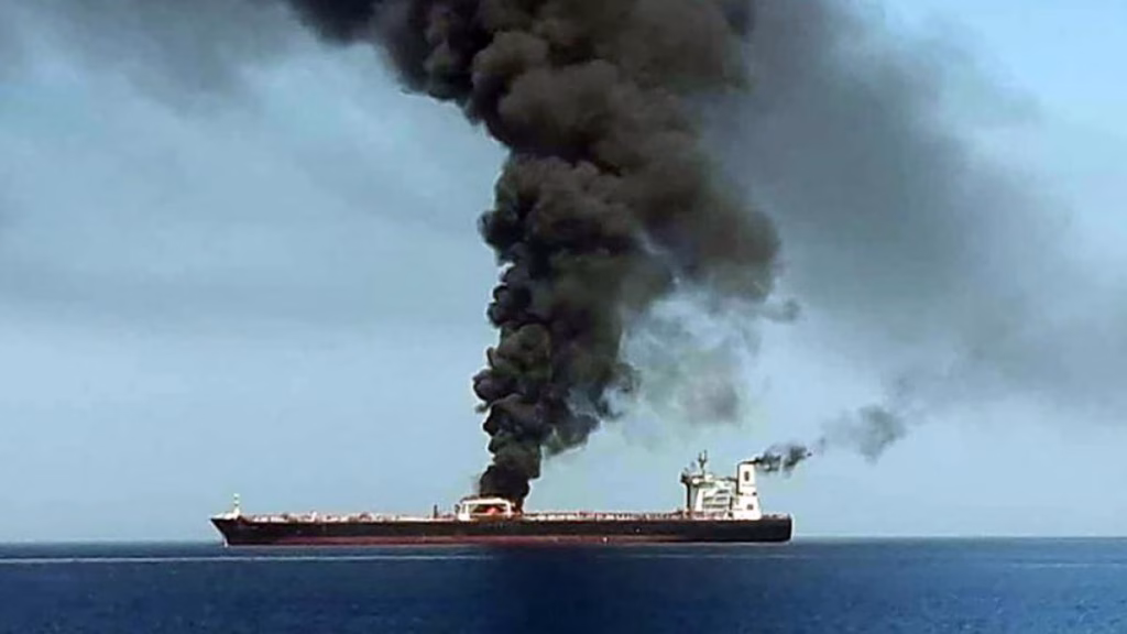 Tensión en el Golfo: Ataque a petrolero dispara precios del crudo y alerta al mundo
