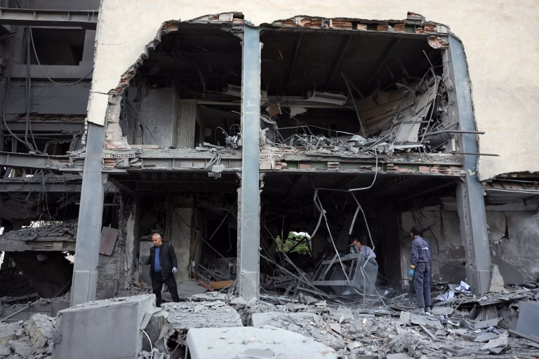 Tensión en Medio Oriente: Irán acusa a EE.UU. de planificar invasión y amenaza con ‘lluvia de fuego’