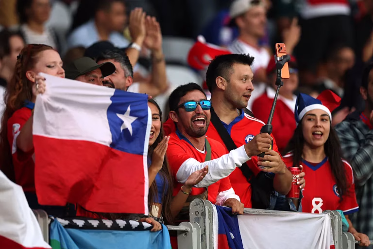 La Roja y el Sacrificio Nocturno: La Pasión Chilena que Desafía la Madrugada