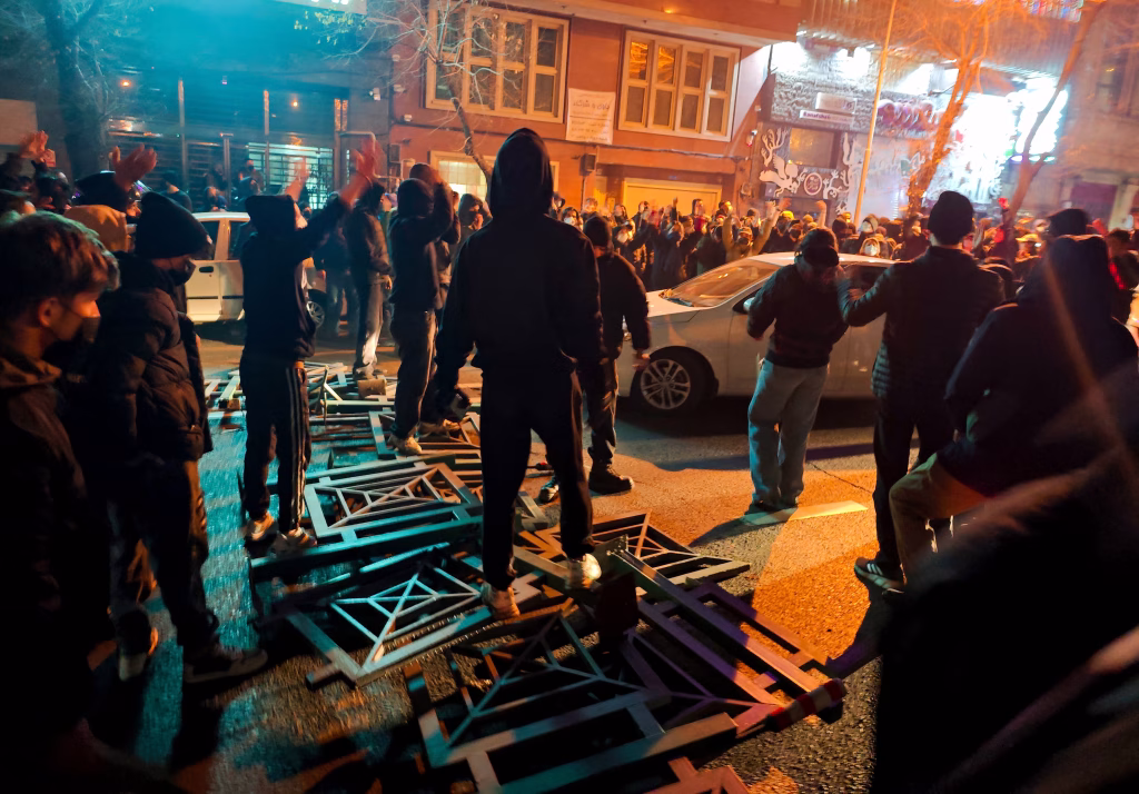 Irán intensifica represión: Ejecución por supuesta colaboración extranjera en medio de protestas