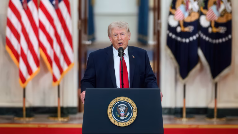 Tensión global: Irán y EE.UU. negocian paz en Pakistán bajo la sombra de la imprevisibilidad de Trump