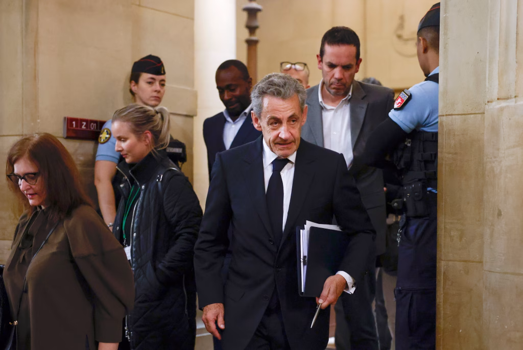 Sarkozy ante la Justicia: El Impacto Global de un Expresidente Juzgado por Financiación Ilegal Libia