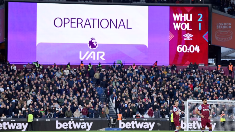 Premier League: La Pasión Global que Conecta Cabrero con el Corazón del Fútbol Inglés