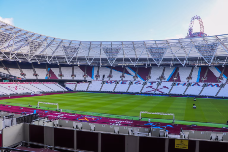 Premier League: La Verdadera Batalla por Europa y la Permanencia en el Corazón del Fútbol Inglés