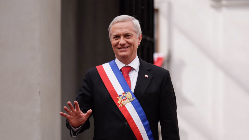 Kast Cumple Primer Mes en La Moneda: Desafíos Económicos y Agenda Cultural Marcan Inicio de Gestión Presidencial