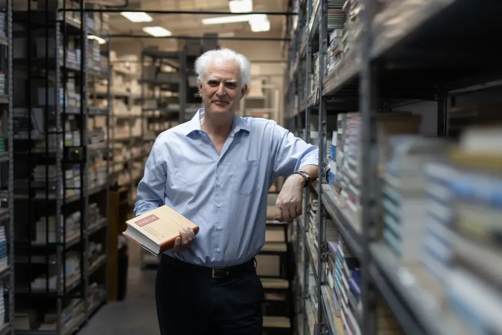 El libro desafía su extinción: ¿Qué revela la experiencia editorial en Chile?