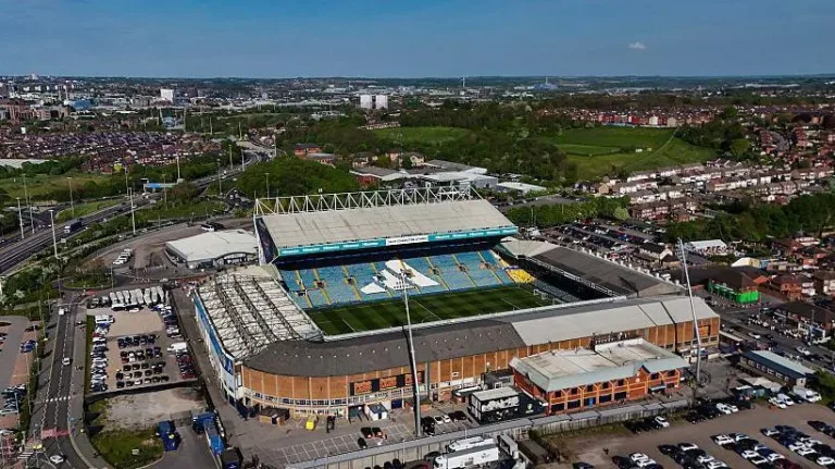La Pasión Eterna: Manchester United vs. Leeds United, Más Allá del Marcador Virtual