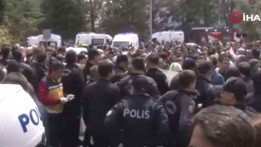 Tragedia en Turquía: Violencia Escolar Cobra Vidas Infantiles y Sacude la Conciencia Global