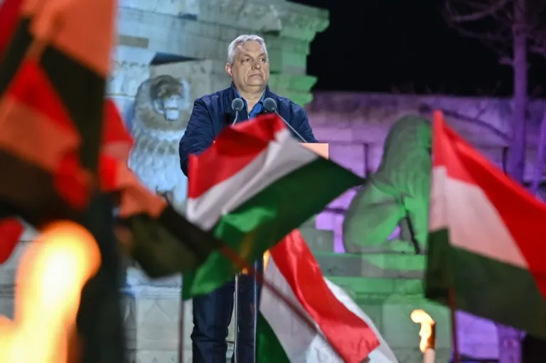 Orbán: El Soberanista Vasallo y el Desafío Electoral de 2026 en Hungría