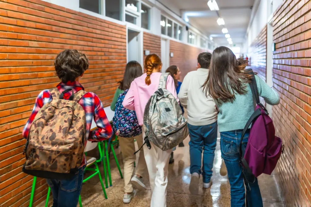 Crisis en Aulas Chilenas: Violencia Escolar Revela Tensiones Sociales Profundas