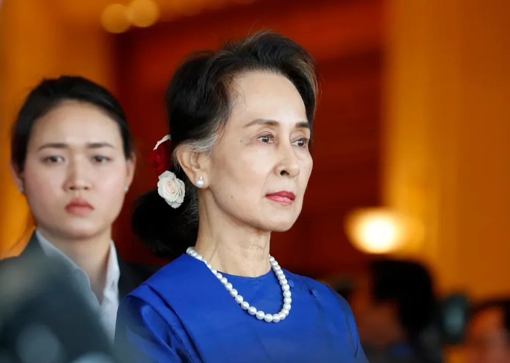 Myanmar: Reducción de Condena para Aung San Suu Kyi, ¿Se Abre una Ventana Política?