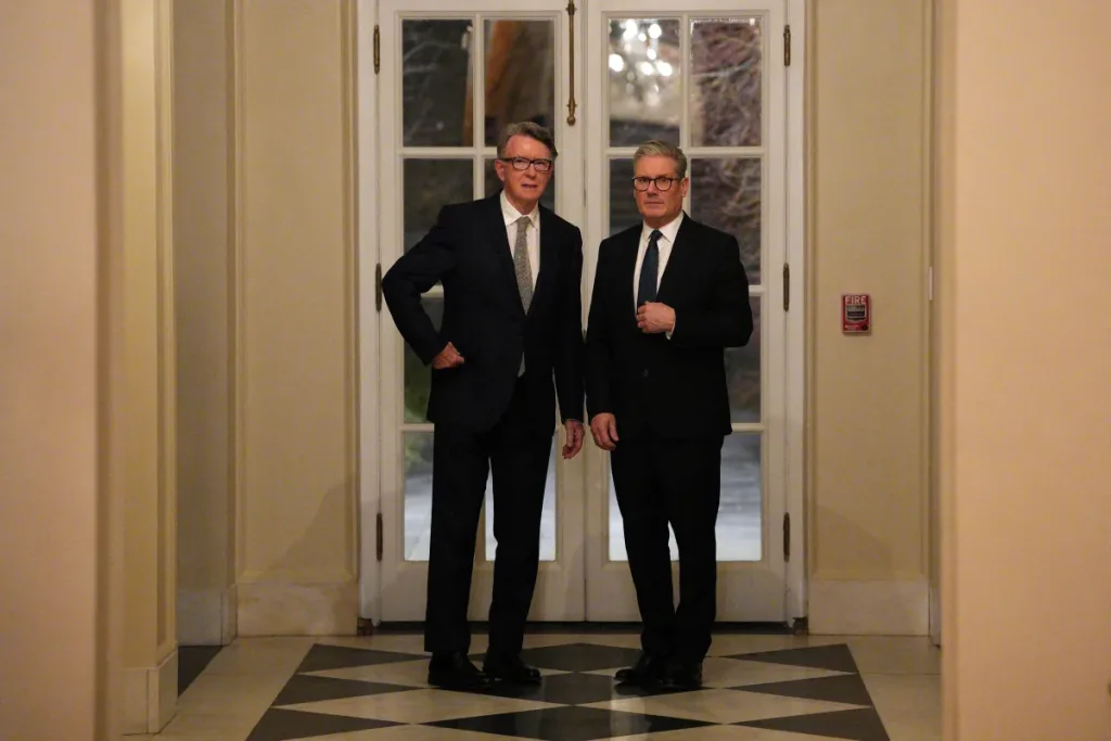 Escándalo Epstein sacude Downing Street: Dimisión clave acorrala a Starmer