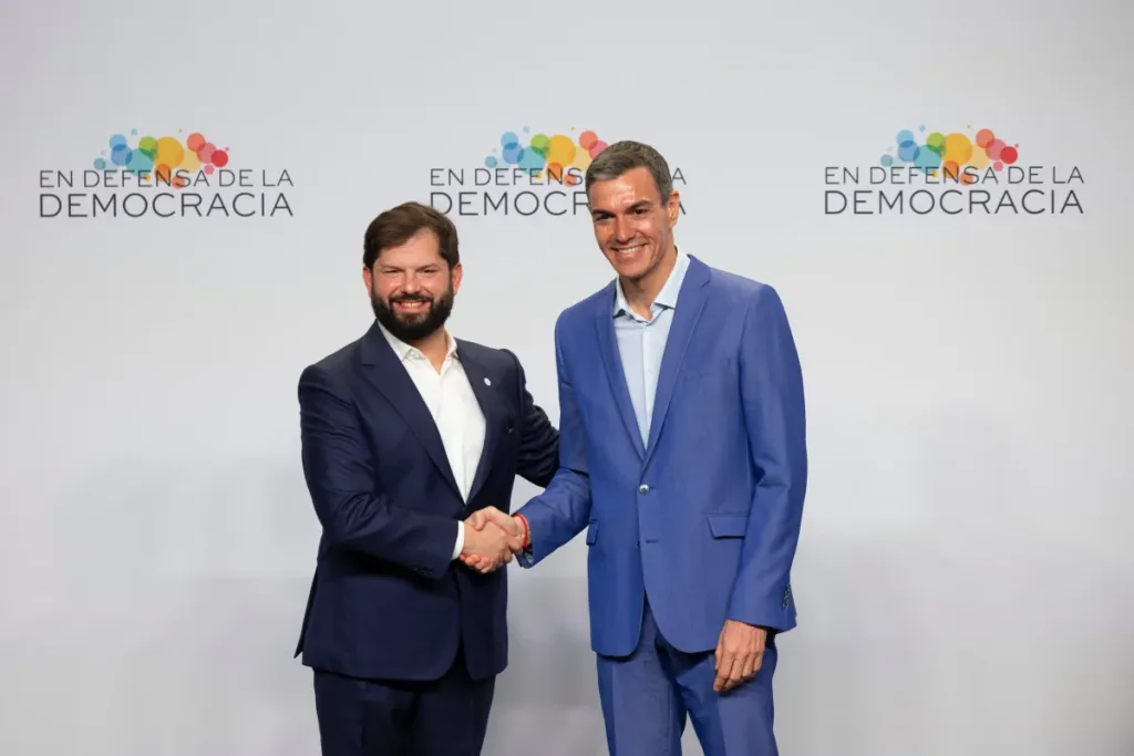Presidente Boric Alerta Global: La Democracia es Frágil y Requiere Defensa Constante
