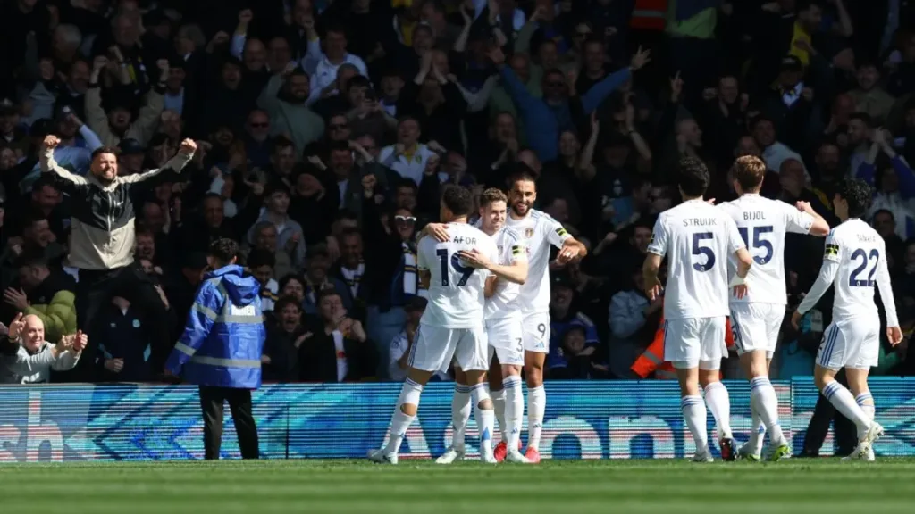 Un Golazo de Chilena que Sacude la Premier League: Leeds Empuja a Wolverhampton al Abismo