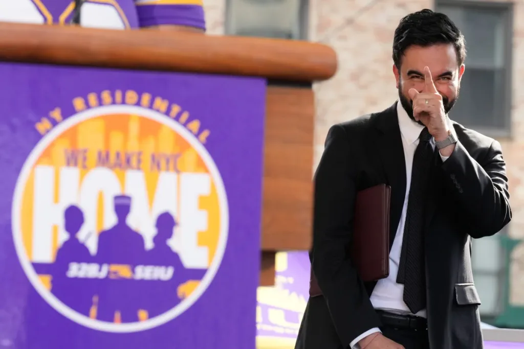Nueva York: El Desafío Socialista de Zohran Mamdani a la Oligarquía Global en sus Primeros 100 Días