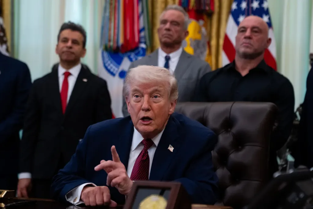 Tensión en Oriente Medio: Trump reanuda diálogo con Irán bajo amenaza de devastación energética