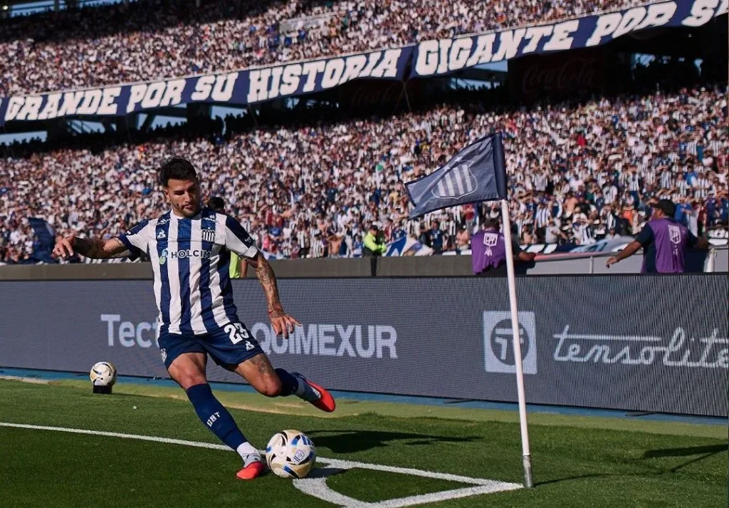 Fútbol Argentino en la Mira: Talleres y Riestra Despiertan Emociones en la Cancha Virtual