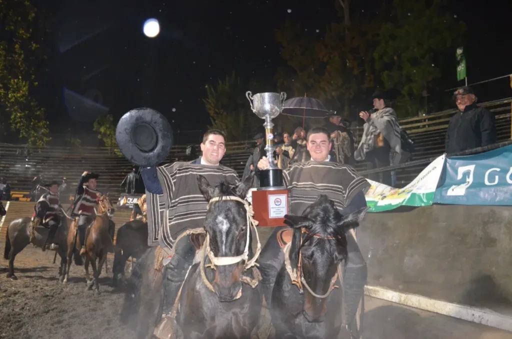 Dominio Universitario: Talca se Corona Campeón Nacional de Rodeo en Curicó