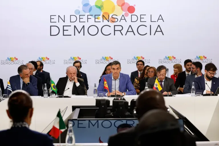 Giro Político Global: ¿Un Nuevo Amanecer Progresista y Lecciones para Chile?
