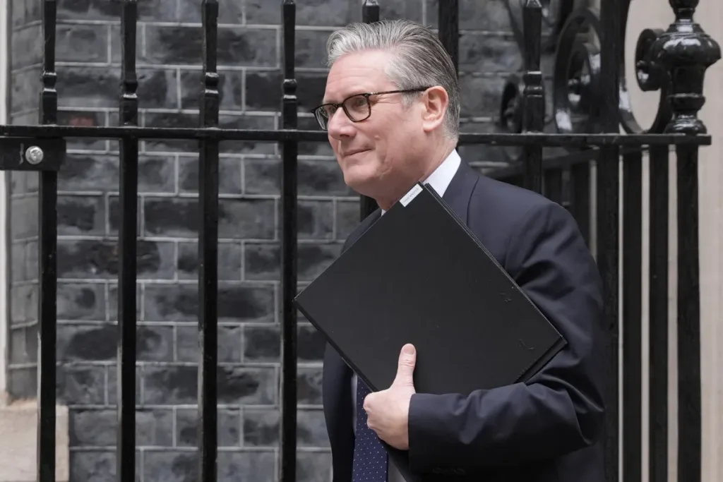 Escándalo Mandelson-Epstein sacude al Laborismo Británico: Starmer bajo fuego por evasión de responsabilidad