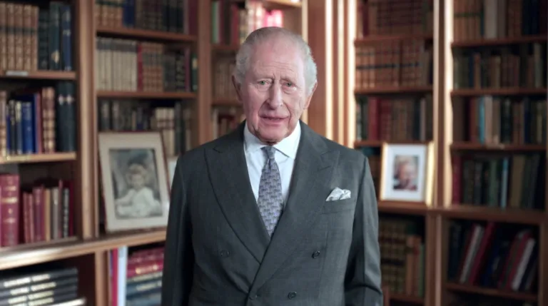 Carlos III: El Legado de Isabel II Ante un Reino Unido en Encrucijada Global