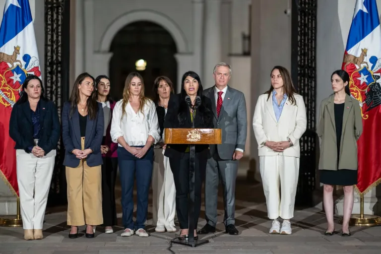 Justicia Chilena Deniega Prisión Preventiva a Estudiantes Imputados por Agresión a Ministra