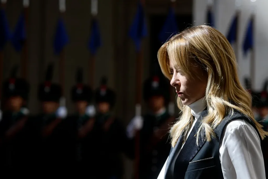 Italia Ofrece Bonus a Abogados por Repatriación Migratoria: ¿Pragmatismo o Preocupación Ética Global?