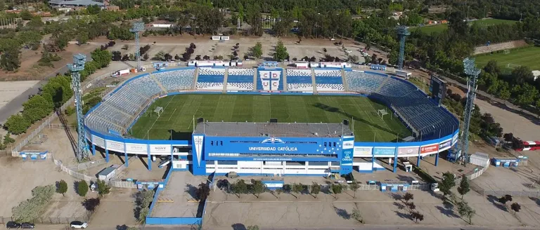Clásico del Fútbol Chileno: El Desafío de los Hinchas Visitantes y la Seguridad