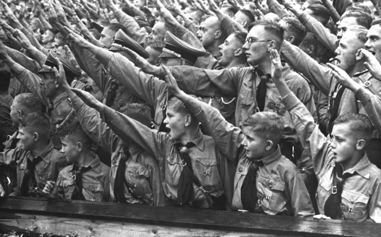 Alemania Confronta su Pasado: Archivos Nazis Digitales Revelan Verdades Familiares Ocultas