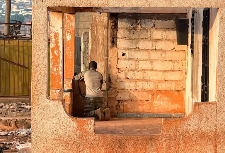 Mali al Borde: Ataque Rebelde Masivo Desafía a la Junta y Recrudece la Guerra en el Sahel