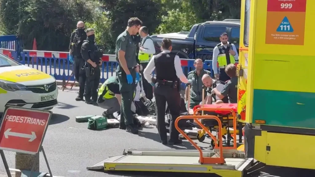 Detenido un hombre tras apuñalar a dos personas en un barrio de Londres de mayor