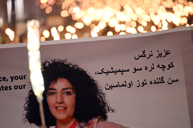 Alerta Global: Nobel de la Paz Narges Mohammadi Denuncia Negligencia Médica Tras Presunto Infarto en Prisión Iraní