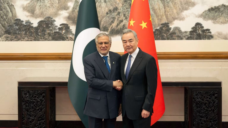China y Pakistán Proponen Ruta de Paz para Oriente Próximo en Medio de Tensiones Globales