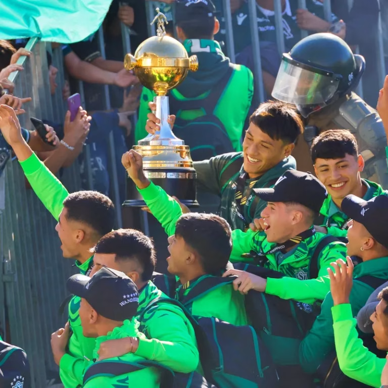Más Allá de la Rivalidad: Cadetes de Everton Honran el Éxito de Santiago Wanderers Sub-20 en la Libertadores