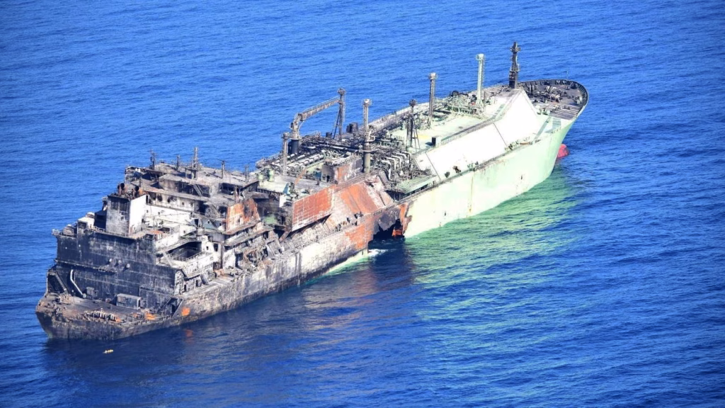 Crisis en el Mediterráneo: Metanero Ruso a la Deriva Desata Alerta Global y Amenaza Costas Libias