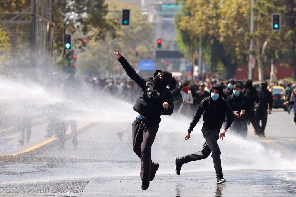 Chile ante la Policrisis Global: Desafíos Interconectados y su Impacto Local