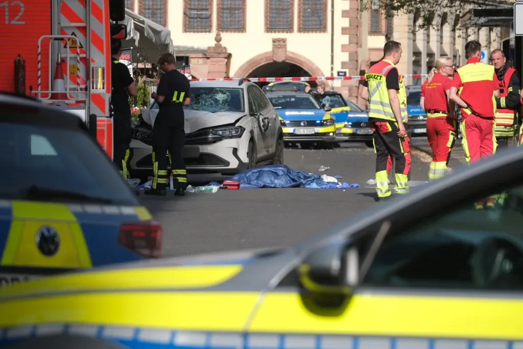 Tragedia en Leipzig: Vehículo Arrolla Multitud en Zona Peatonal, Deja Muertos y Heridos
