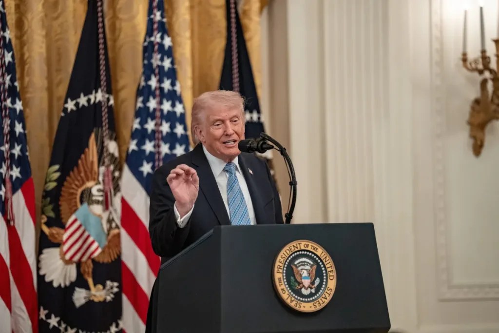 Tensiones entre Washington y el Vaticano: La Retórica de Trump y la Diplomacia Papal