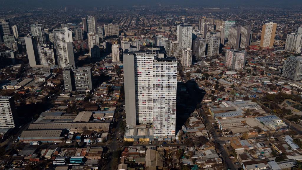 Tragedia en Las Condes: Muerte de Isidora impulsa Ley de Mallas de Seguridad en Edificios