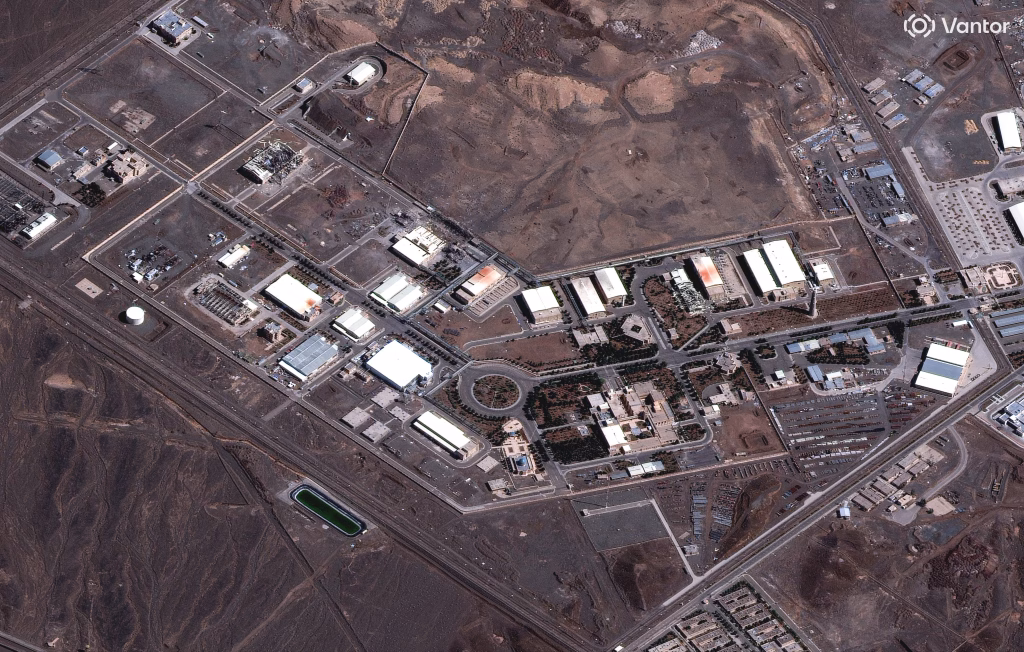 Riesgo Nuclear en Irán: Impacto Global y sus Ecos en la Economía de Cabrero y Biobío