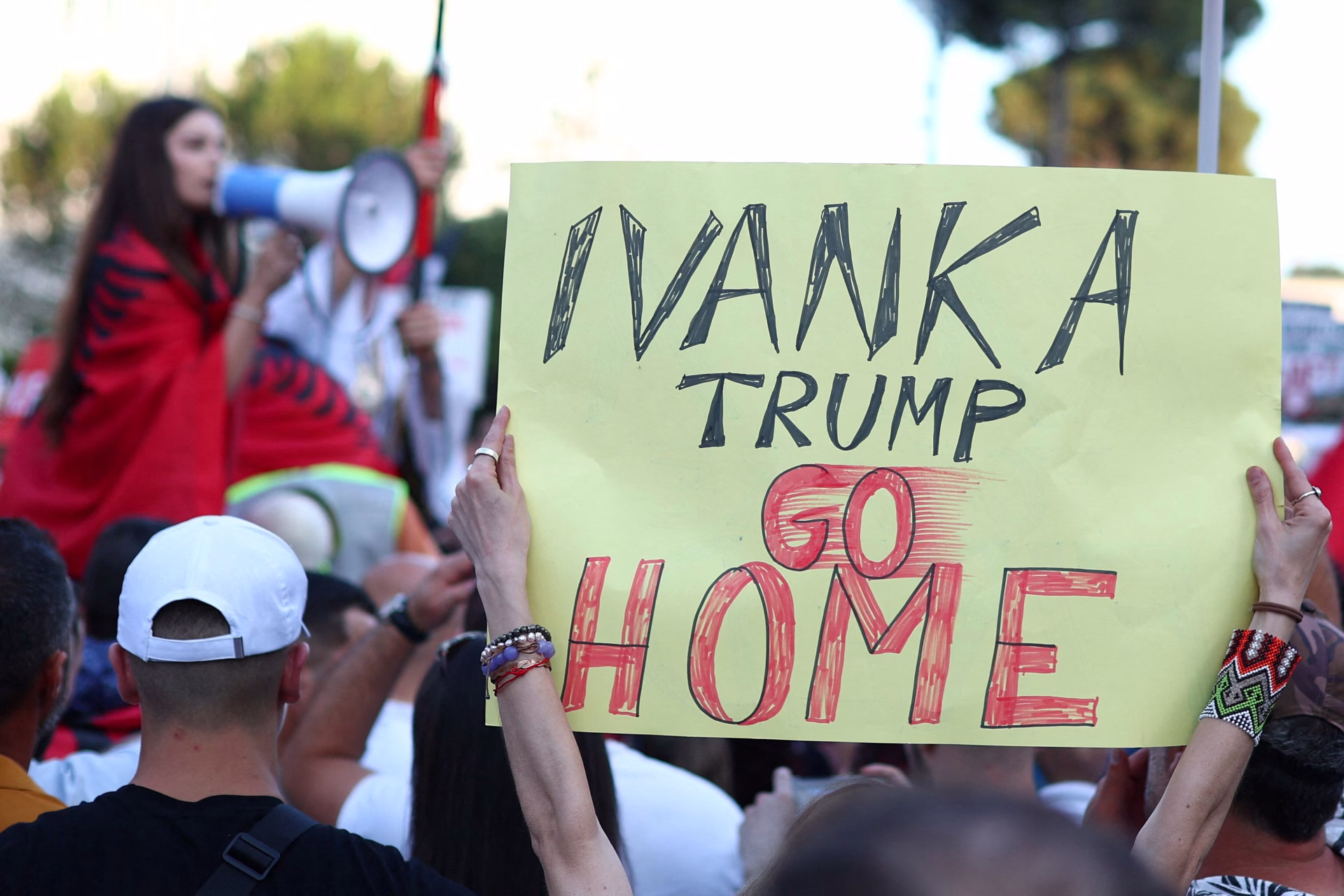 Protestas en Albania por Proyectos Trump: ¿Lecciones para Inversiones en Biobío y Concepción?