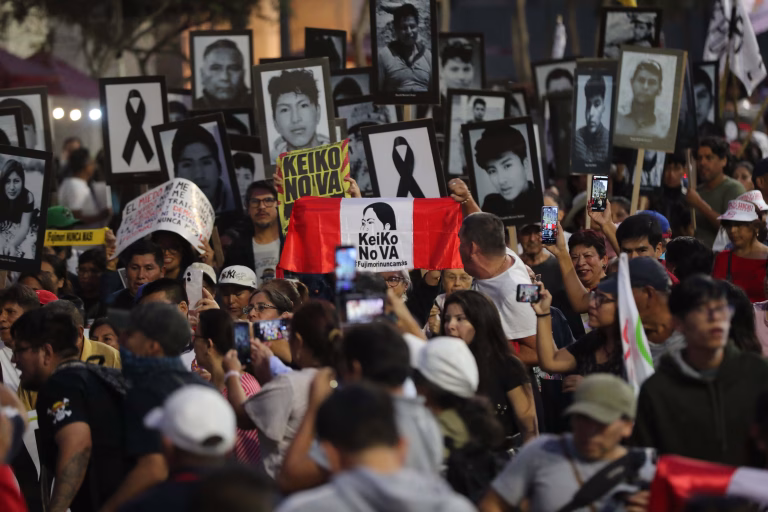 Perú al rojo vivo: El fantasma del fujimorismo y el voto del sur definen una elección que Chile mira con atención