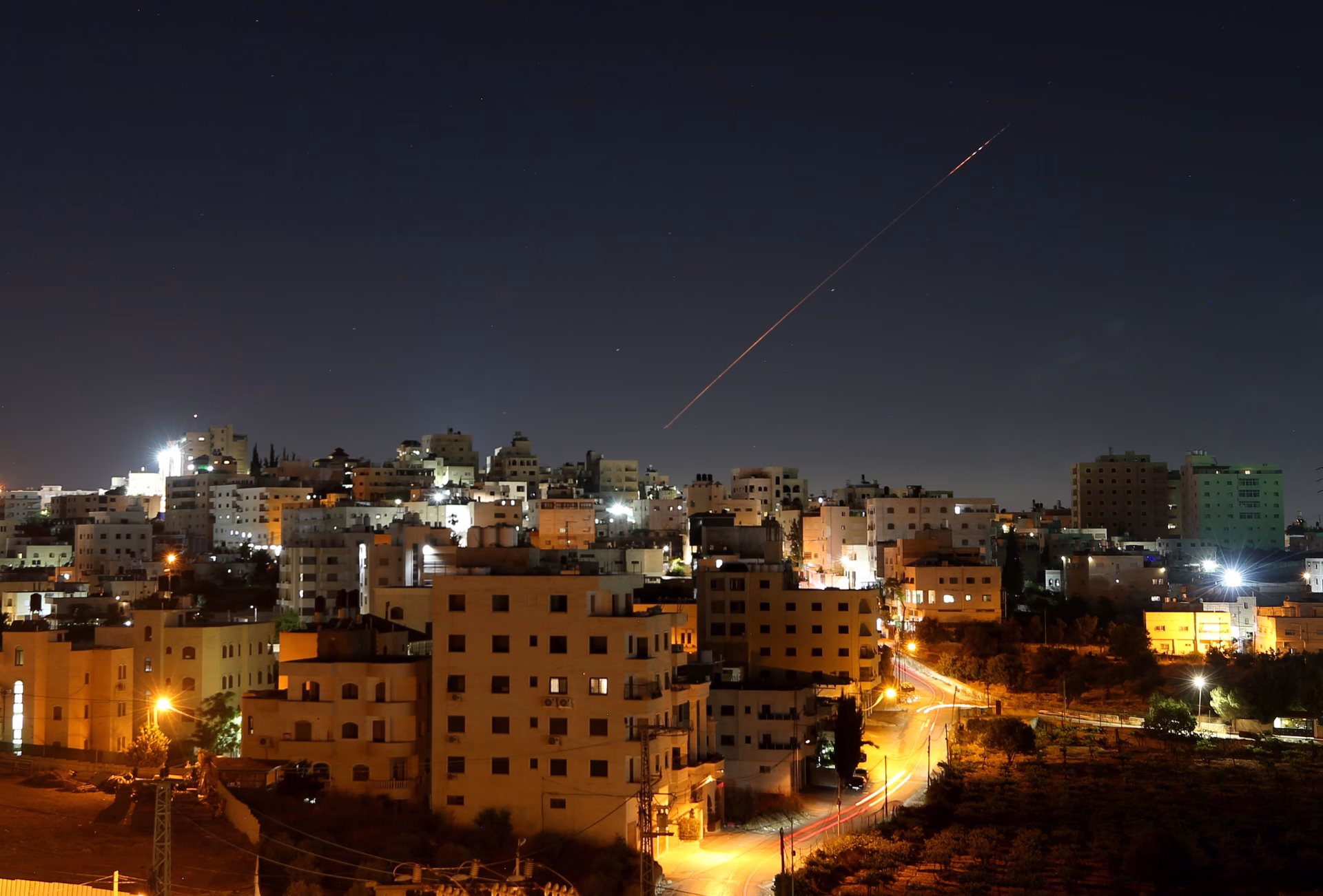 Tensión mundial: ¿Por qué el bombardeo de Israel a Irán podría subir el precio de la bencina en el Biobío?