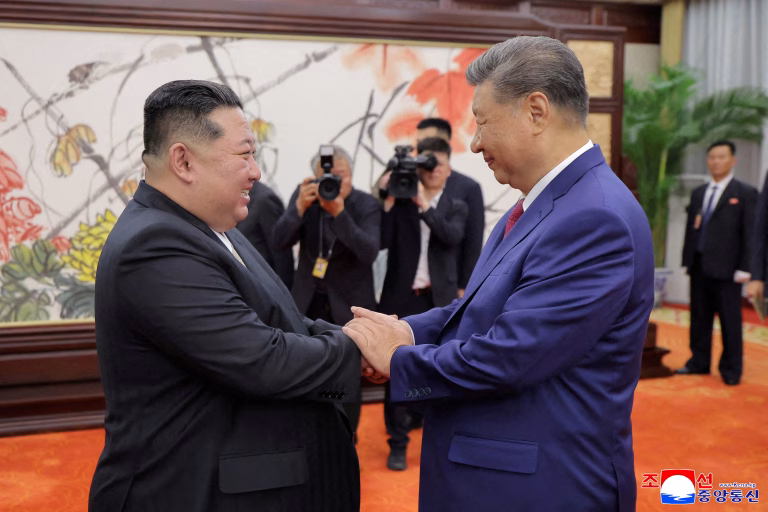 El ajedrez de las potencias: Por qué la cumbre entre China y Corea del Norte importa para el bolsillo del Biobío